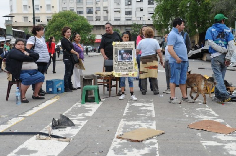 Los puesteros desalojados en Constitución reclaman por sus fuentes de trabajo 