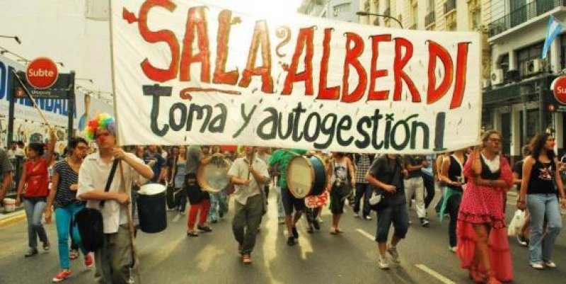 Acampe cultural y olla popular contra el cierre de la Sala Alberdi  