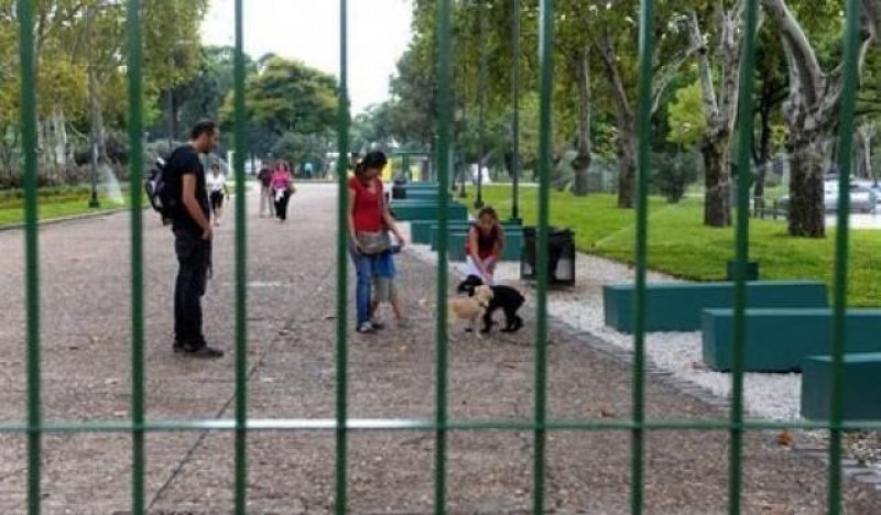 La Comuna 15 aprobó la consulta popular por el enrejamiento del Parque Centenario