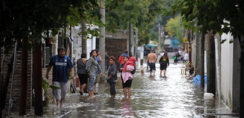 Vecinos del barrio Mitre reclaman a Macri las obras de desagüe del DOT