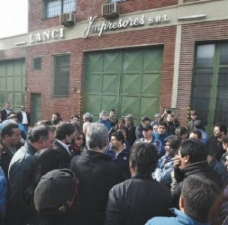 La Metrapolitana desalojó con gases lacrimógenos a trabajadores de una imprenta 