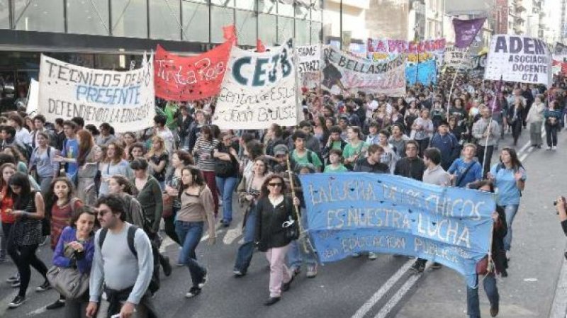 Los alumnos denuncian la ineficiencia de las consultas propuestas por el macrismo