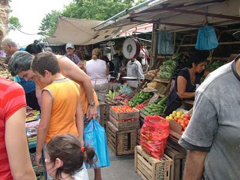 Proponen crear ferias barriales con los precios del Mercado Central