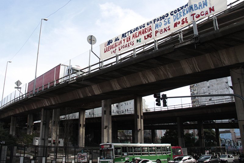 La educación y la memoria en peligro por el avance del Metrobús