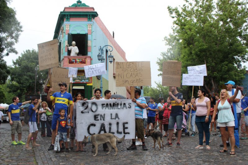 Las familias del incendio en La Boca marcharon a Caminito