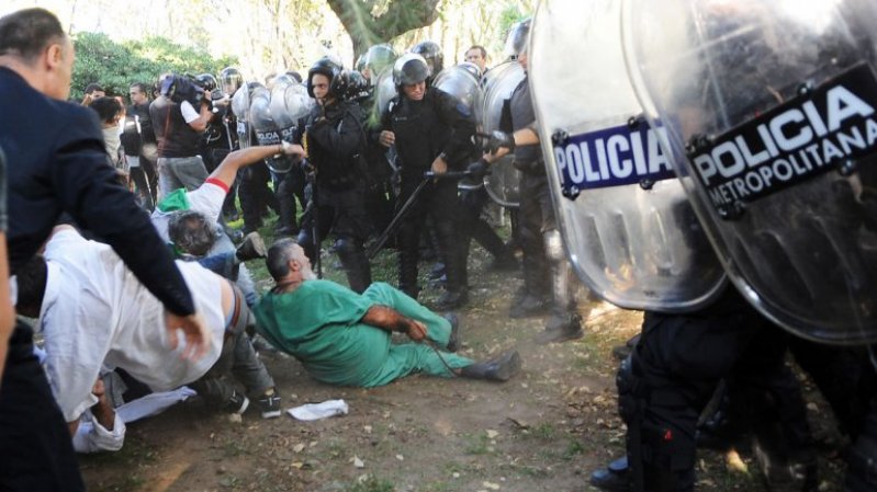 Confirman el sobreseimiento de Macri en la causa por la represión en el Hospital Borda