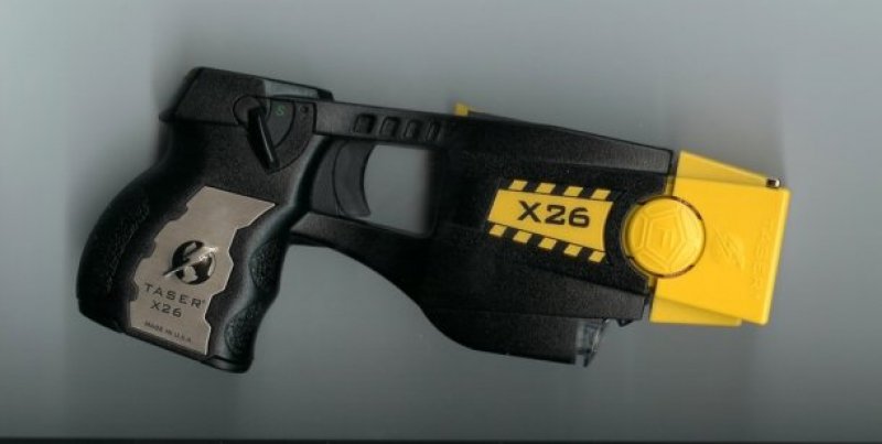 El FPV presentó un proyecto para prohibir uso de pistolas Taser