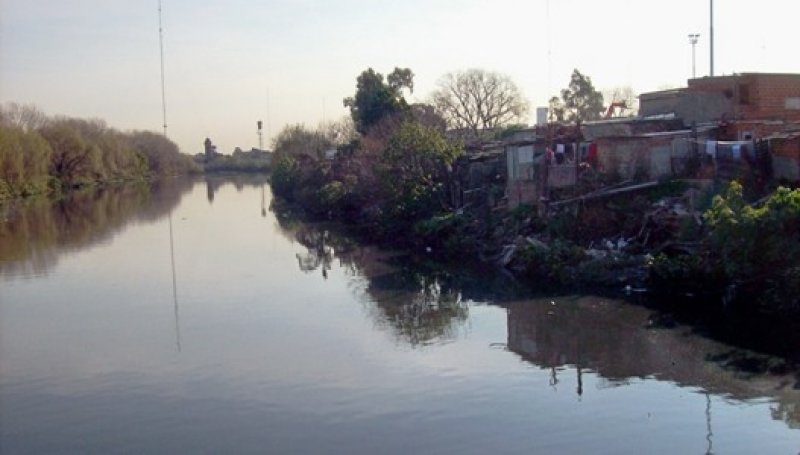 Denuncian falta de avances en el saneamiento del Riachuelo