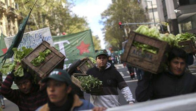 Nuevo "verdurazo" en Plaza de Mayo