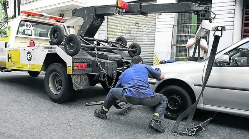 Barracas: Hoy grúas, mañana estacionamiento medido