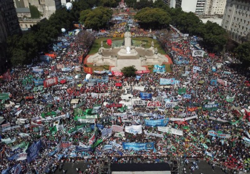 Masivo rechazo a la reforma previsional de Cambiemos