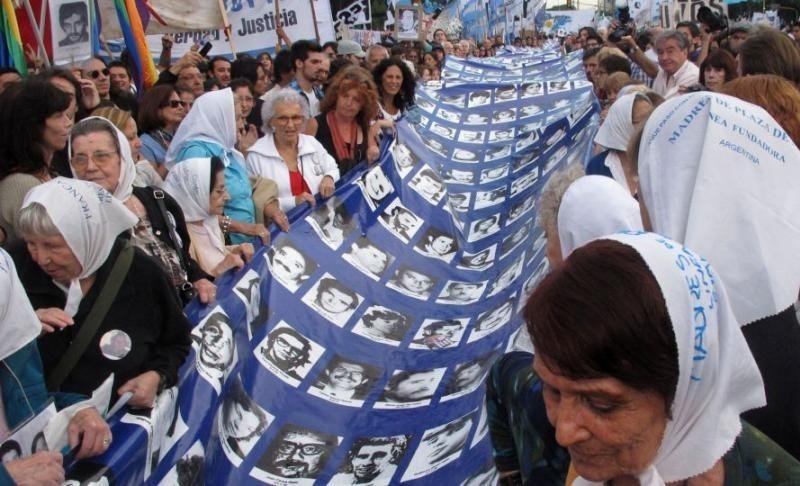 Marcha única para conmemorar el 42°aniversario del golpe