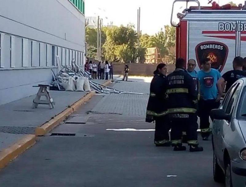 Otro derrumbe en edificios públicos