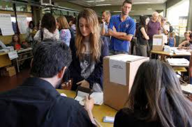 Reclaman por 140.000 jóvenes que se quedarán sin votar