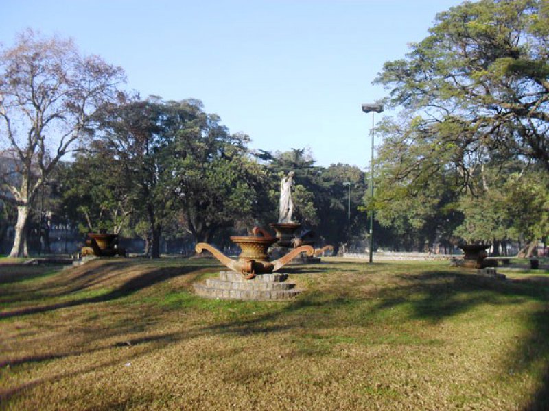 Deberán suspenden las obras en el Parque España