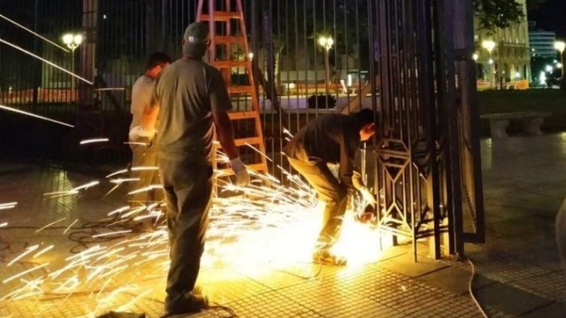 Fiesta popular sin rejas en Plaza de Mayo