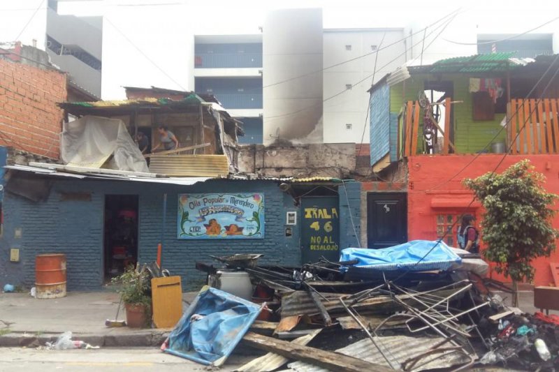 14 familias desalojadas por un incendio en la calle Irala