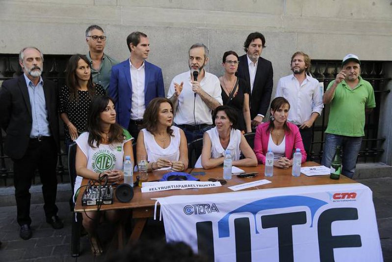 Los docentes se movilizaron por la falta de vacantes