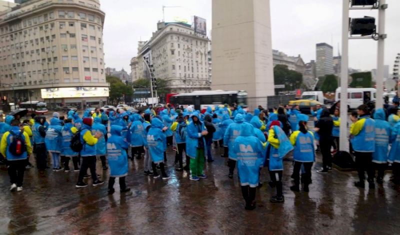 Agentes de tránsito marchan por despidos