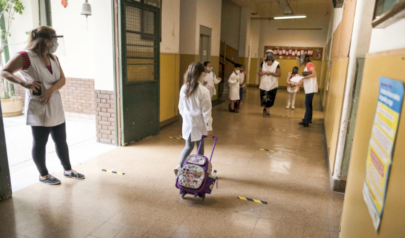 Piden informes sobre los contagios en las escuelas