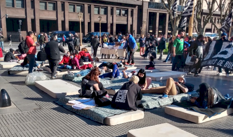 Colchonazo en Plaza de Mayo