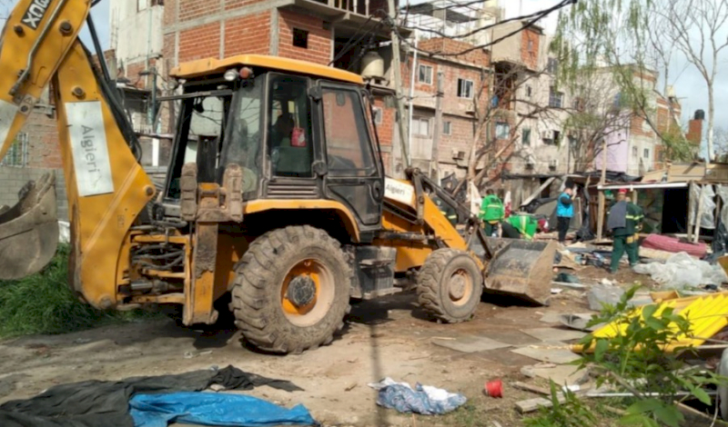 Violento desalojo contra mujeres y niños en el barrio Mugica