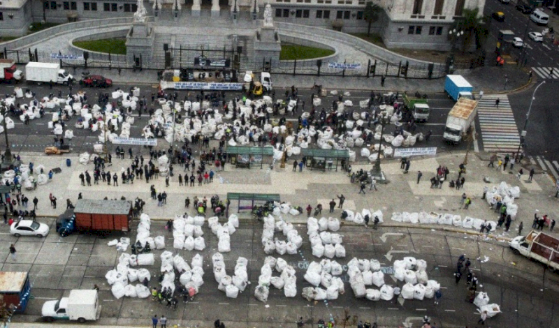 Masiva marcha cartonera por la Ley de envases con inclusión