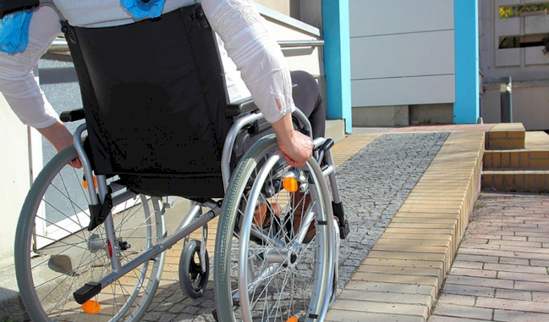 Multan a Acuña por no reestablecer el transporte a estudiantes con discapacidad