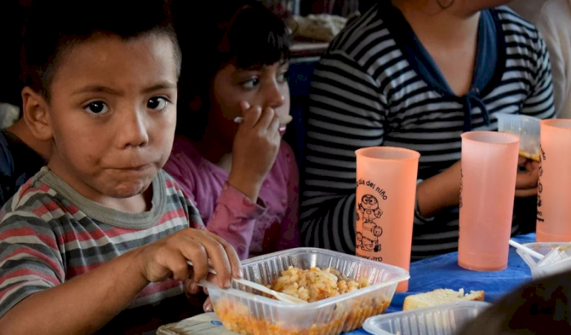 Más de la mitad de les niñes de los barrios populares están malnutridos