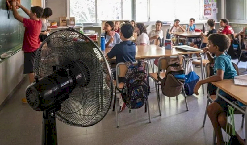 Docentes convocan a un paro por la ola de calor