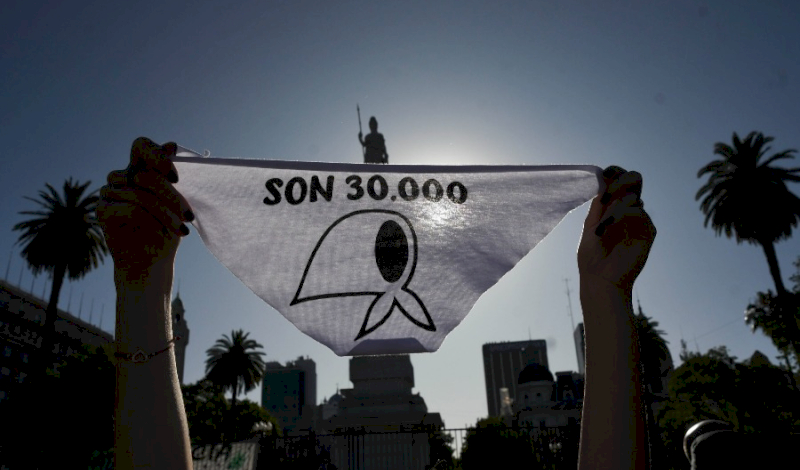 Pañuelazo en defensa de la democracia