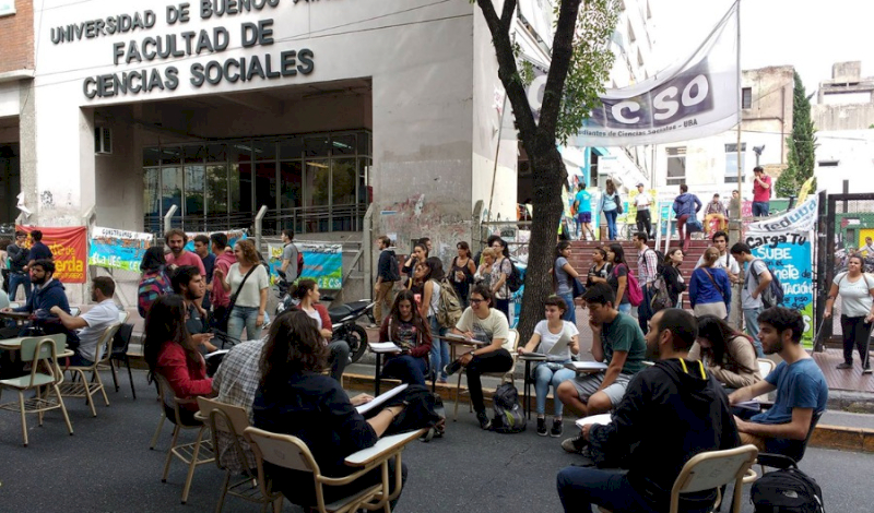 Clases públicas contra el recorte en la UBA