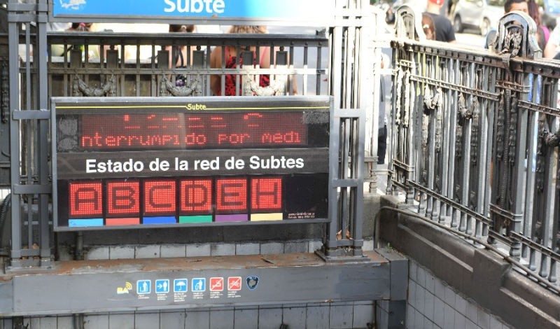 Persecución gremial en el subte: suspendieron al metrodelegado Claudio Dellecarbonara