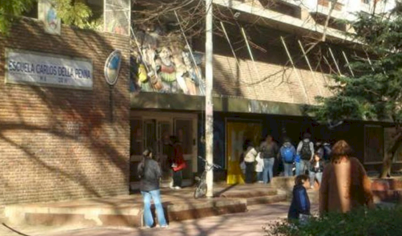 Una familia atacó al Director de la escuela Della Penna