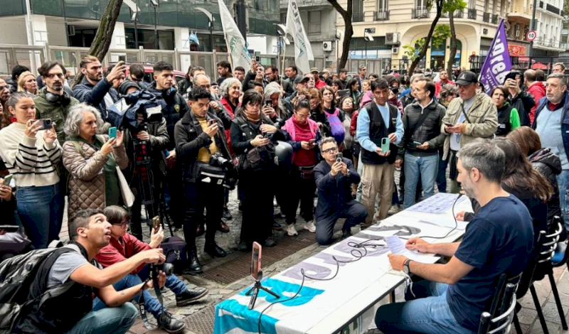 Conferencia contra la concesión de los medios públicos